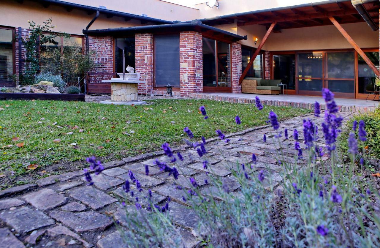 Woodland Villa  Gyula Extérieur photo